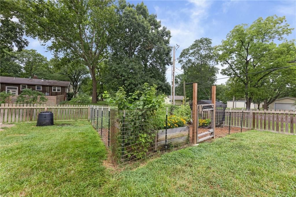 819 Baker Street — photo 30