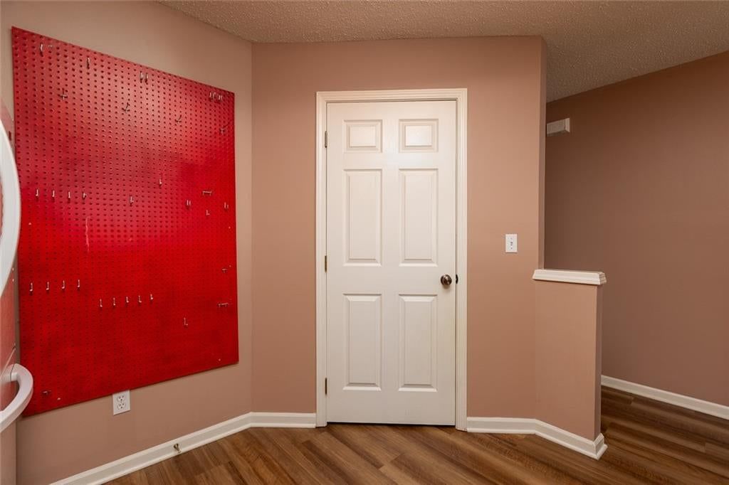 5438 N Fairmount Avenue — photo 5