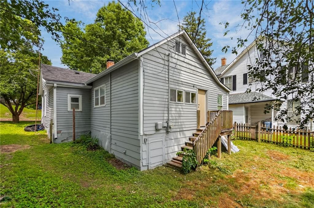 604 Laramie Street — photo 17