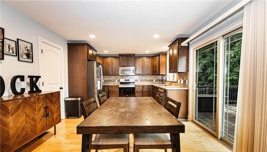 880 N Alder Street — photo 4