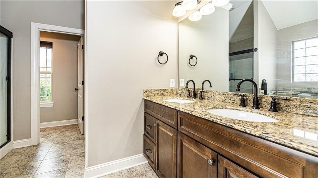 880 N Alder Street — photo 10