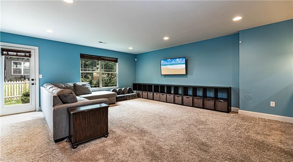 880 N Alder Street — photo 16