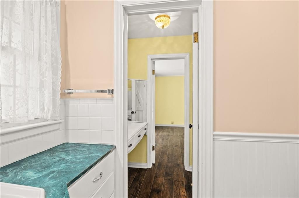 102 N Noyes Boulevard — photo 23