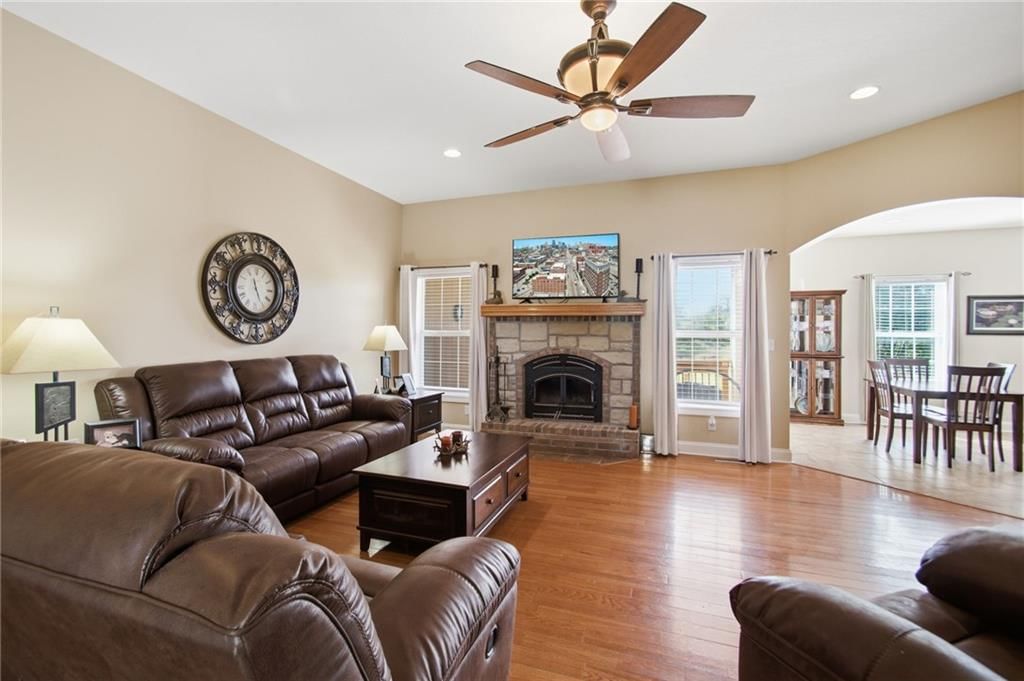 25303 E 199th Street, Pleasant Hill, MO