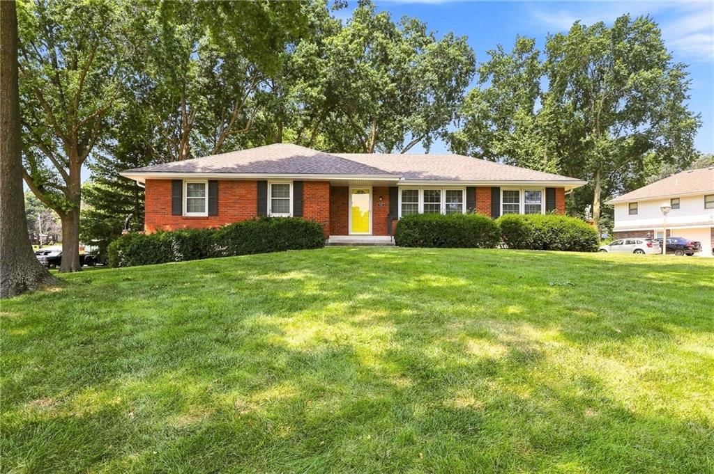 1701 Willow Circle — photo 1