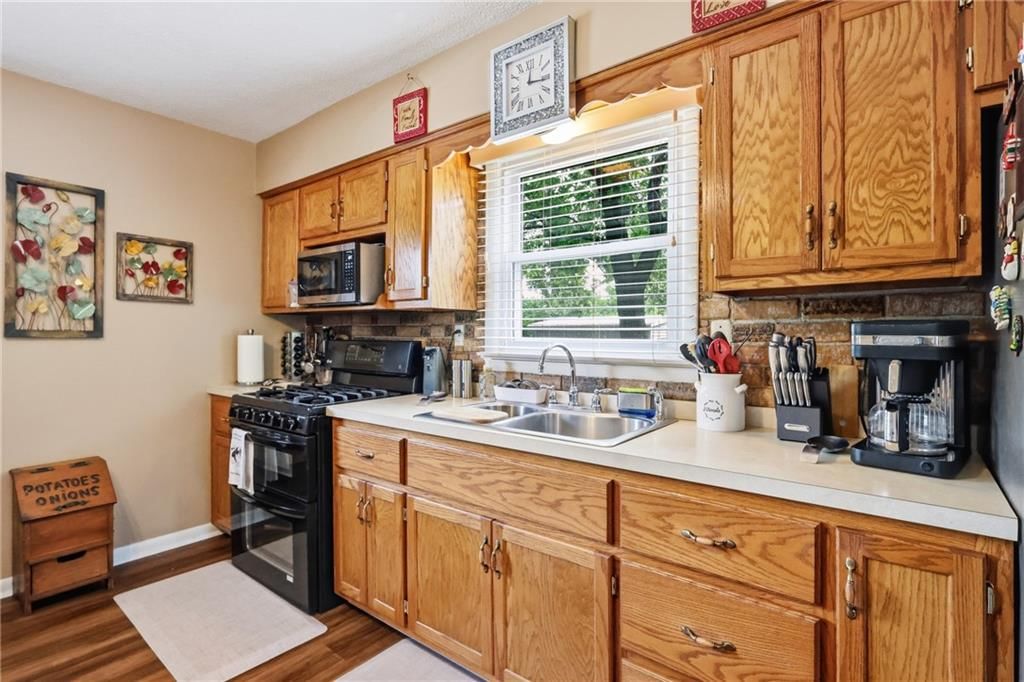 9404 NE Cookingham Drive — photo 10
