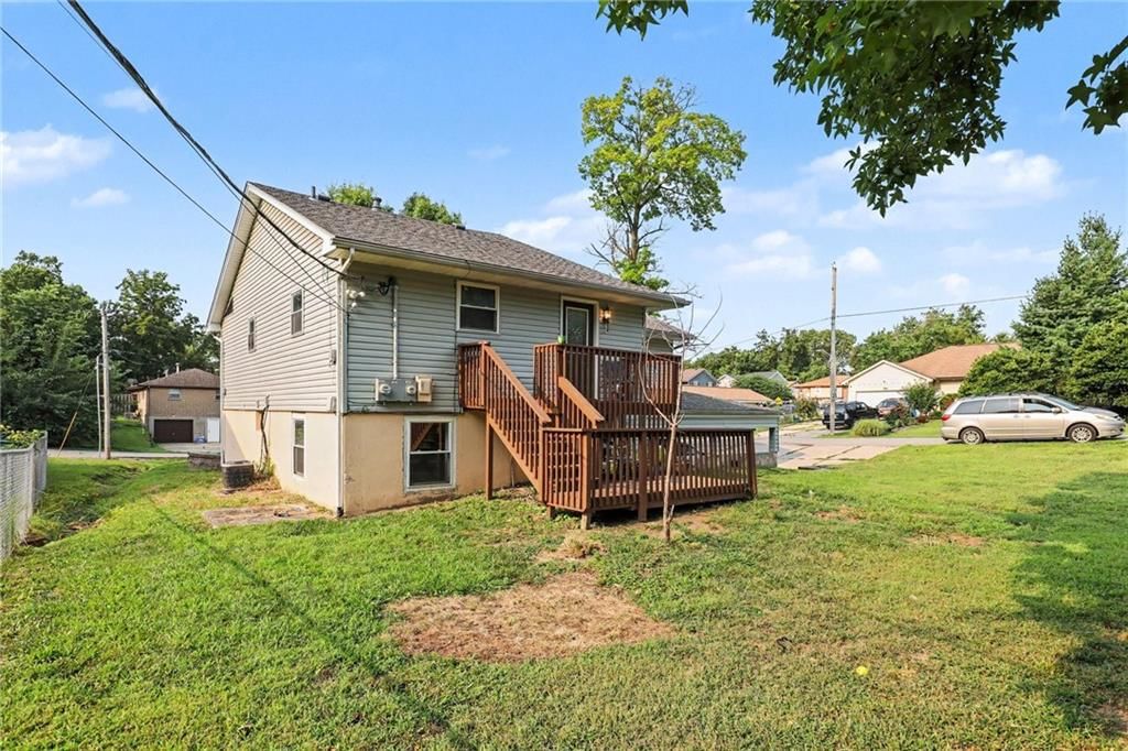 5604 NE 50th Street — photo 15