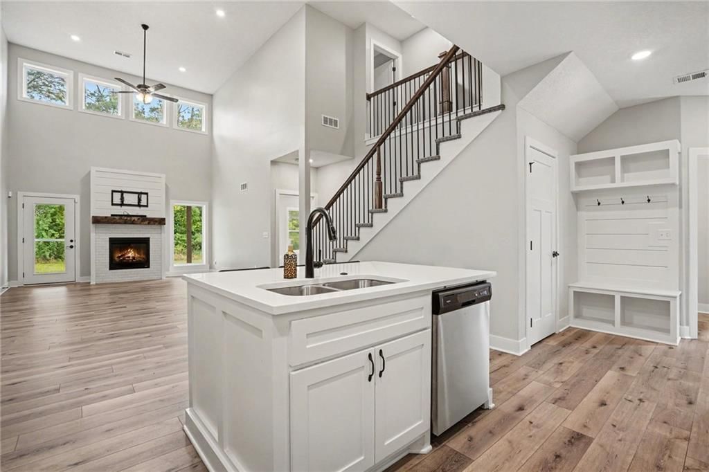 206 Walker Street — photo 8