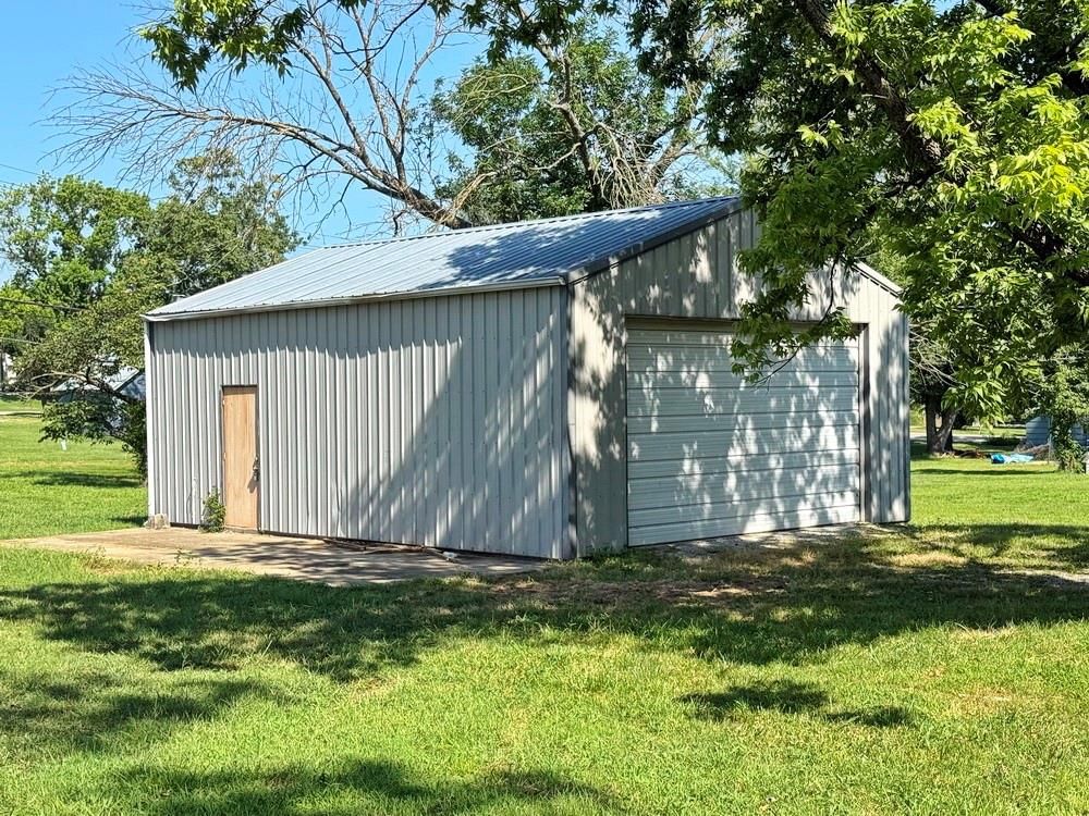111 E Poplar Street, El Dorado Springs, MO