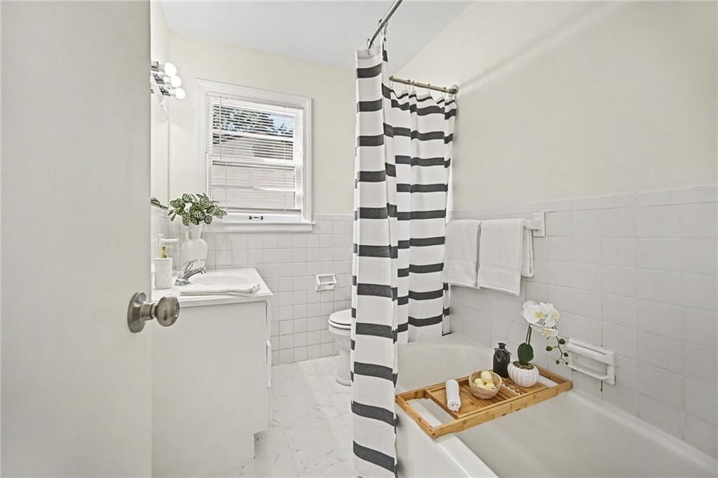5816 Oxford Avenue — photo 9
