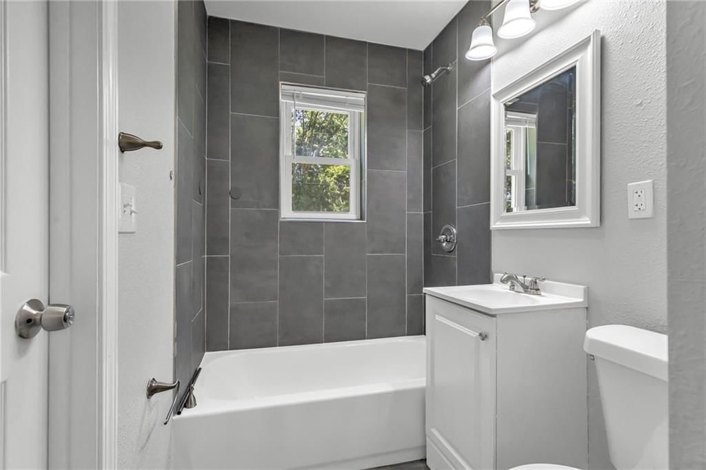 4807 N Wallace Avenue — photo 10