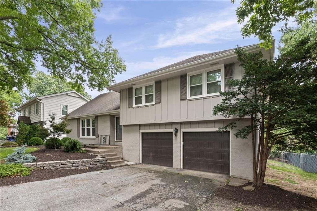 9439 Connell Drive — photo 2