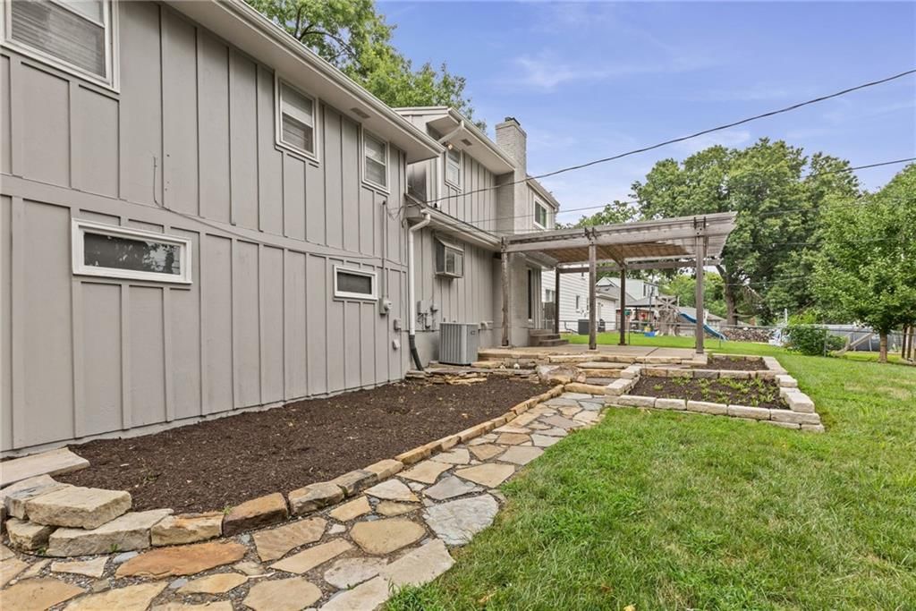 9439 Connell Drive — photo 35
