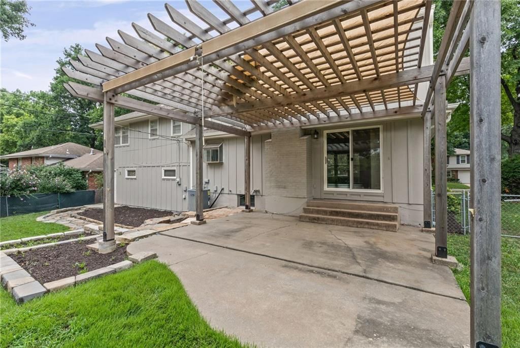 9439 Connell Drive — photo 40