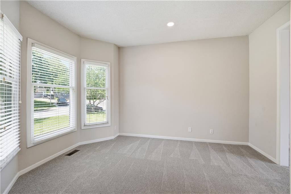 8006 W 122nd Terrace — photo 5