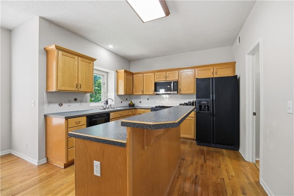 8006 W 122nd Terrace — photo 18