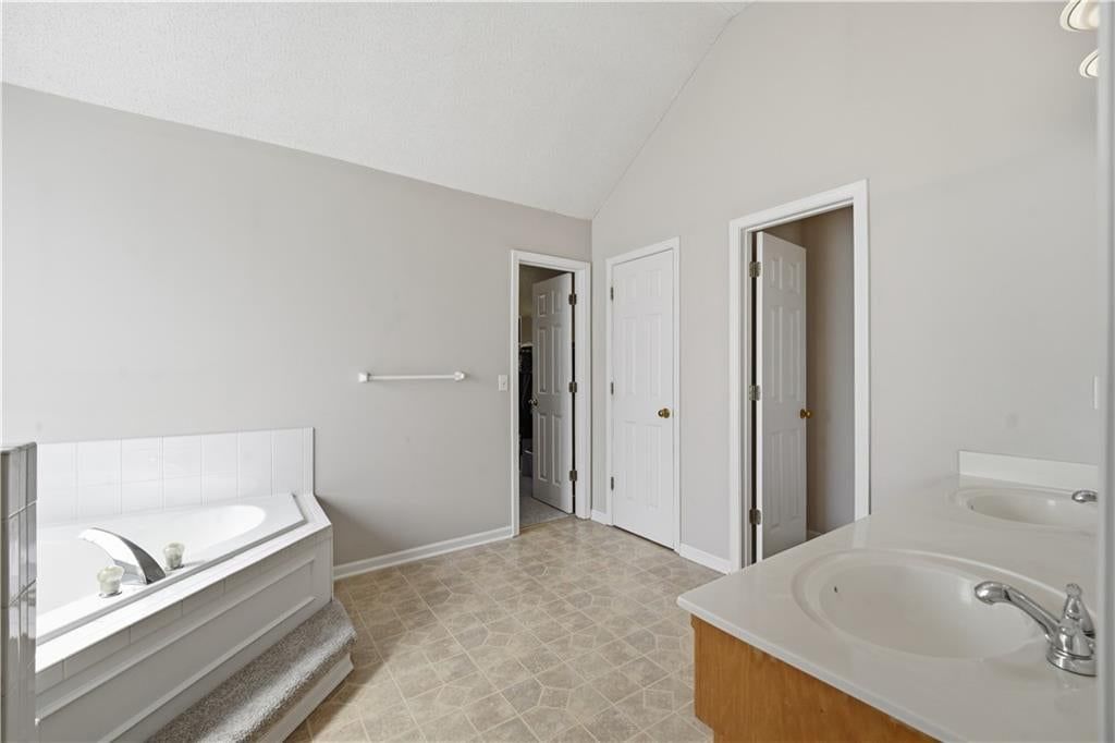8006 W 122nd Terrace — photo 31