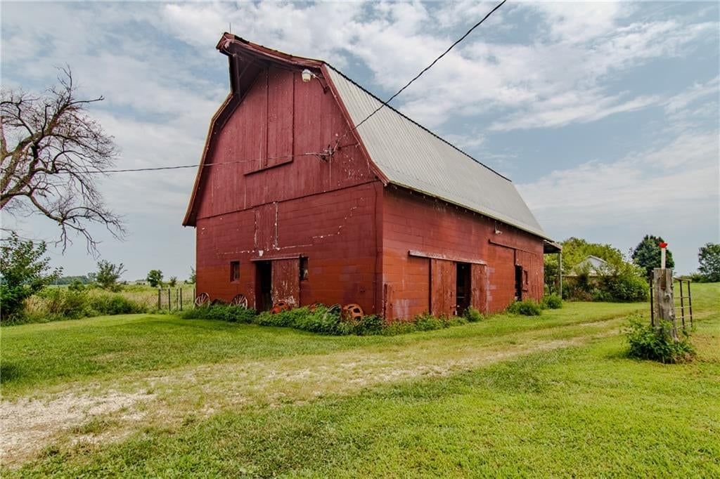 8132 N Highway 13 Highway — photo 29