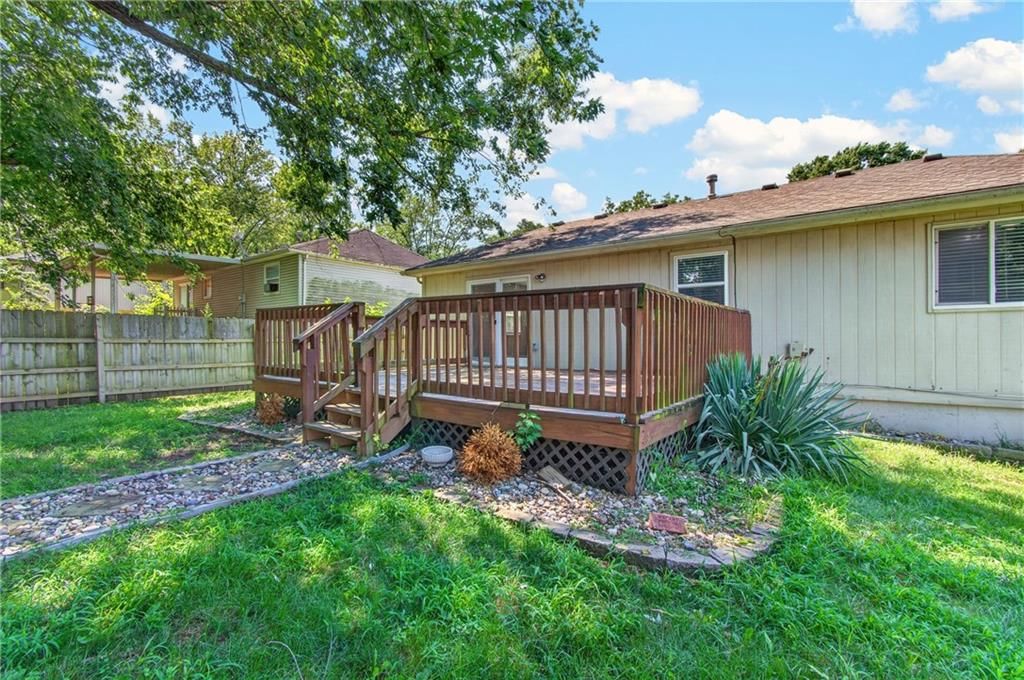 1216 NW Somerset Court — photo 8