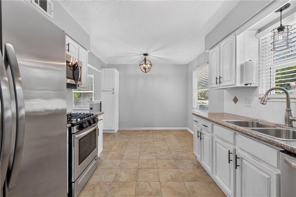 1216 NW Somerset Court — photo 12