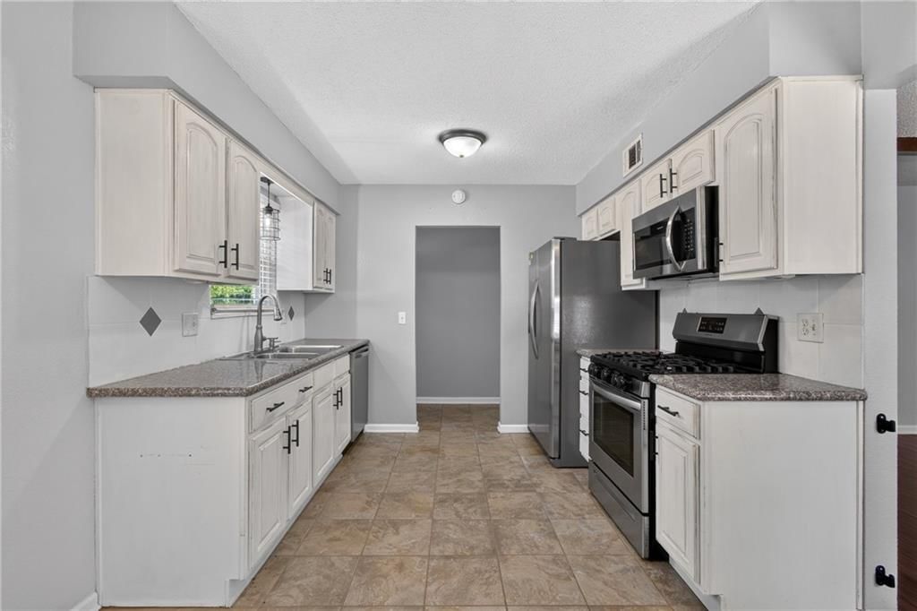1216 NW Somerset Court — photo 13