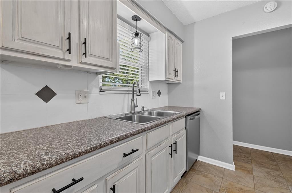 1216 NW Somerset Court — photo 14