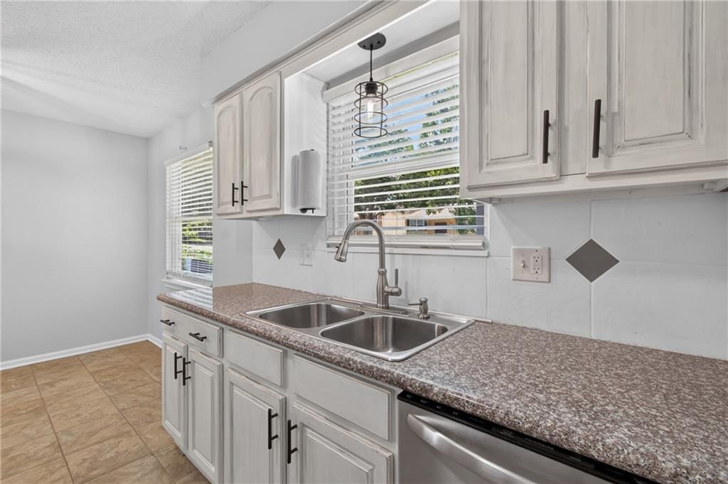 1216 NW Somerset Court — photo 15