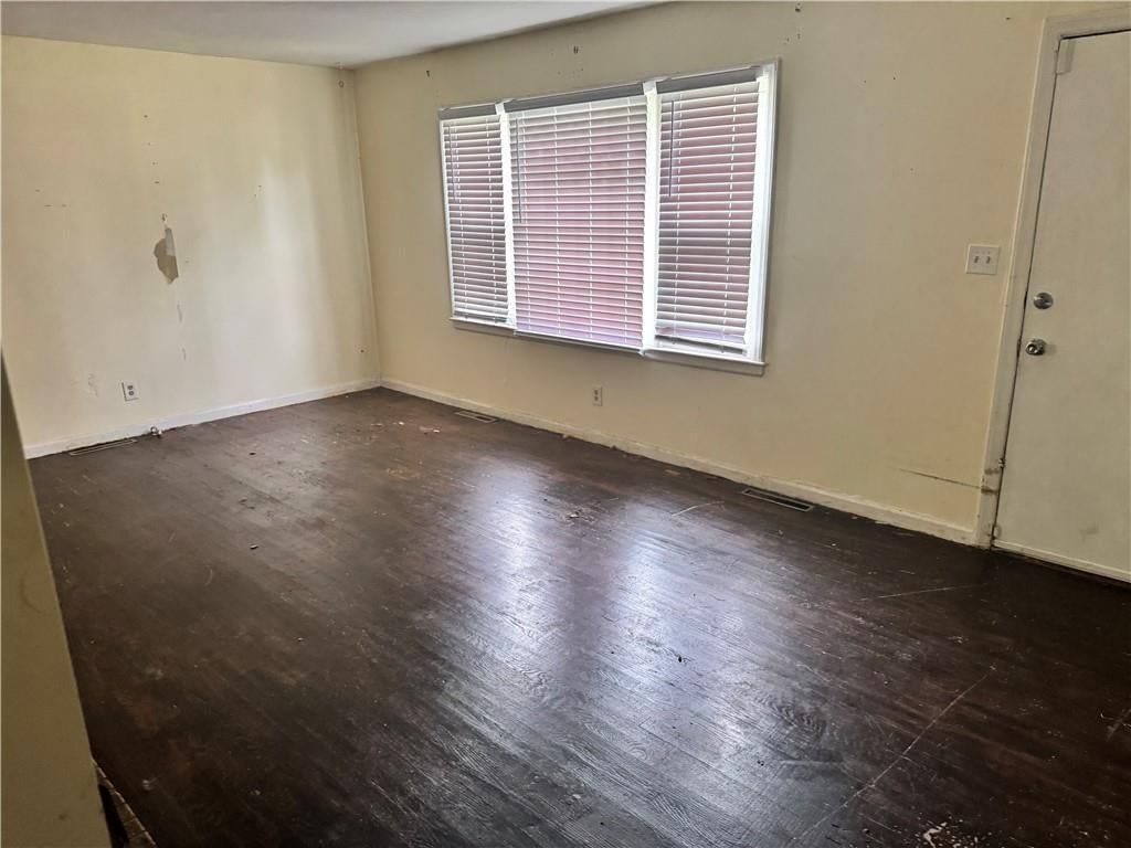 9810 Bennington Avenue — photo 3