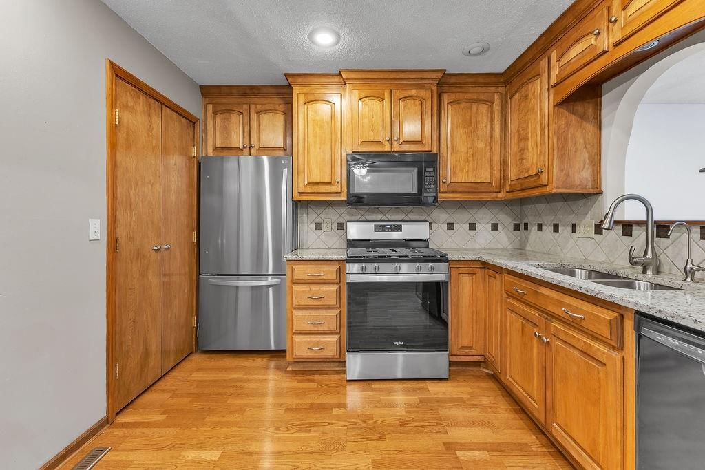7001 N Highland Avenue — photo 12