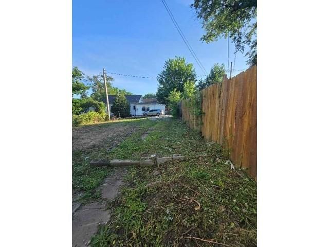 5802 Thompson Avenue — photo 1