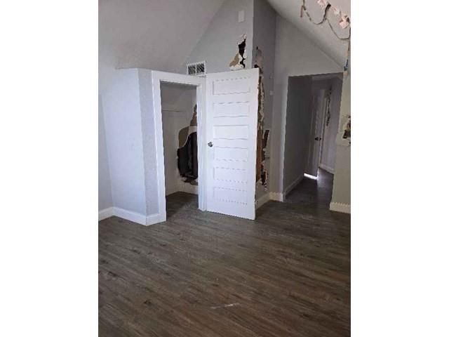 5802 Thompson Avenue — photo 7