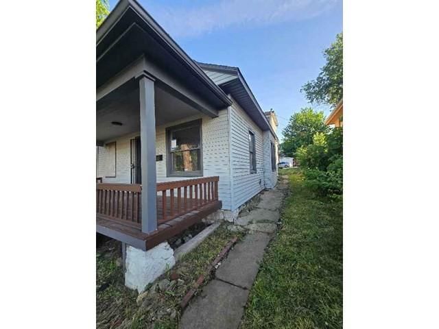 5802 Thompson Avenue — photo 15