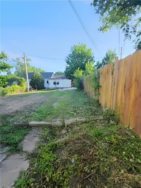 5802 Thompson Avenue — photo 22