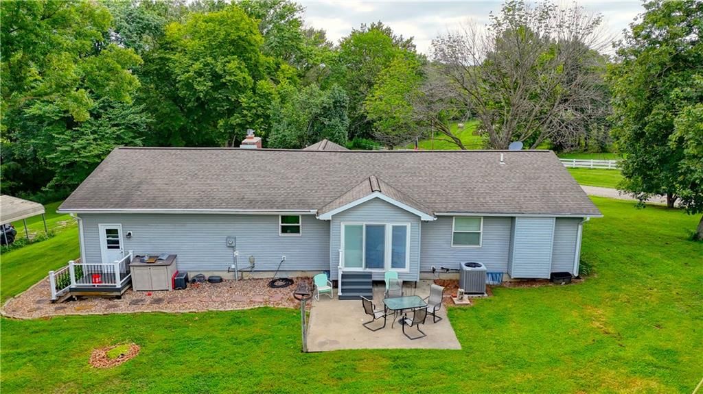 422 NE 500 Road — photo 9