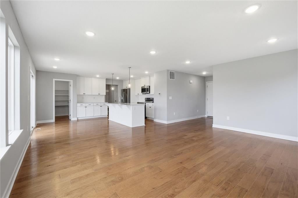 2113 SW Rutherford Drive — photo 9