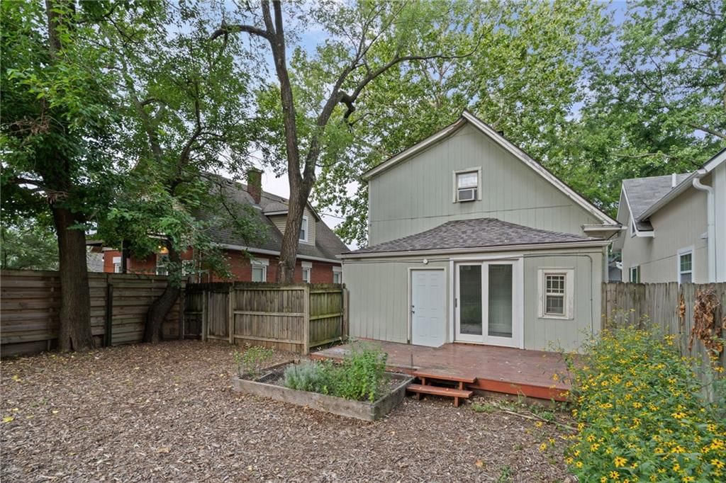4333 Bell Street — photo 30
