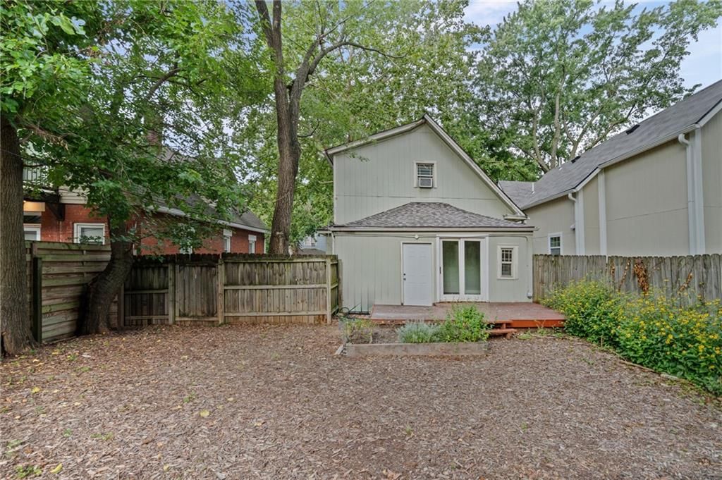 4333 Bell Street — photo 31