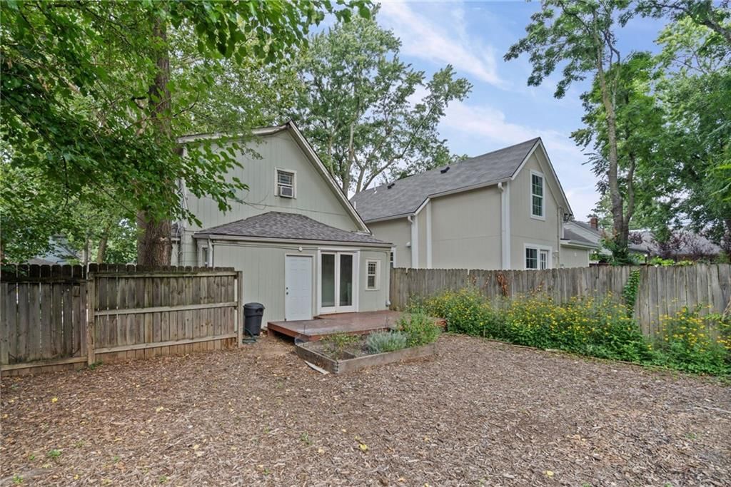 4333 Bell Street — photo 32