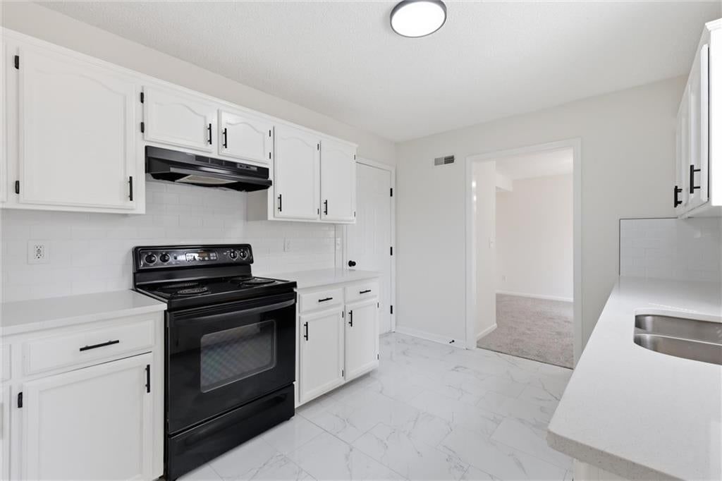 6017 Brooklyn Avenue — photo 11