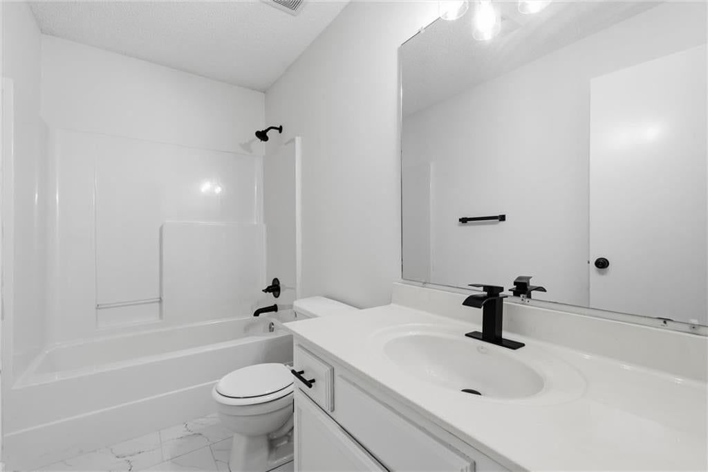 6017 Brooklyn Avenue — photo 29