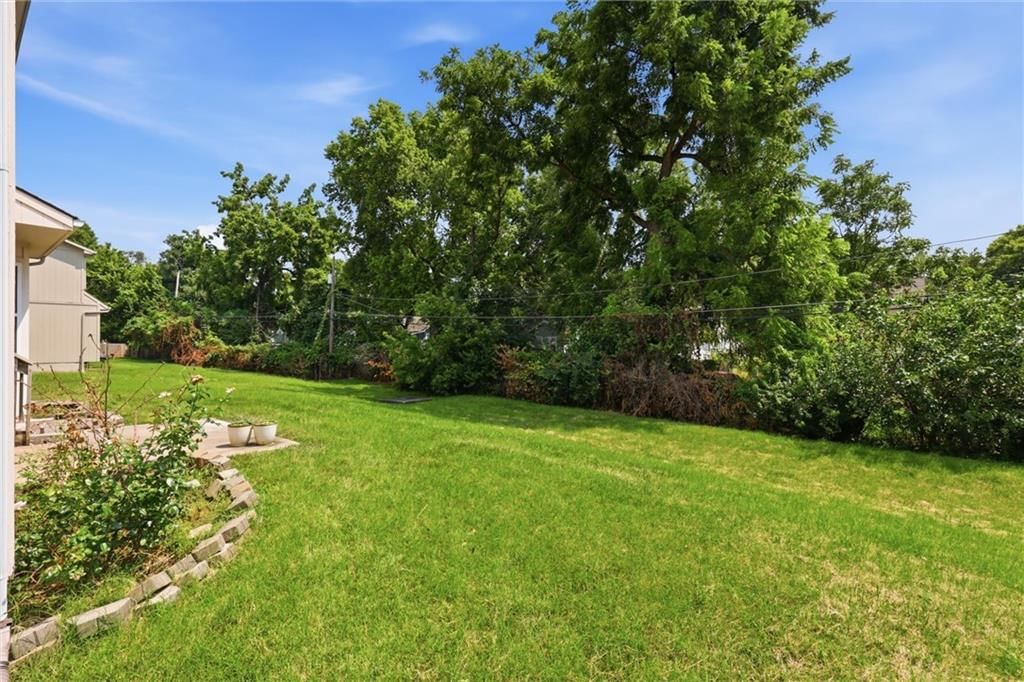 6017 Brooklyn Avenue — photo 32