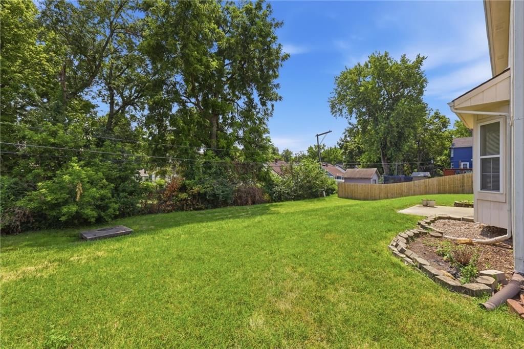6017 Brooklyn Avenue — photo 35