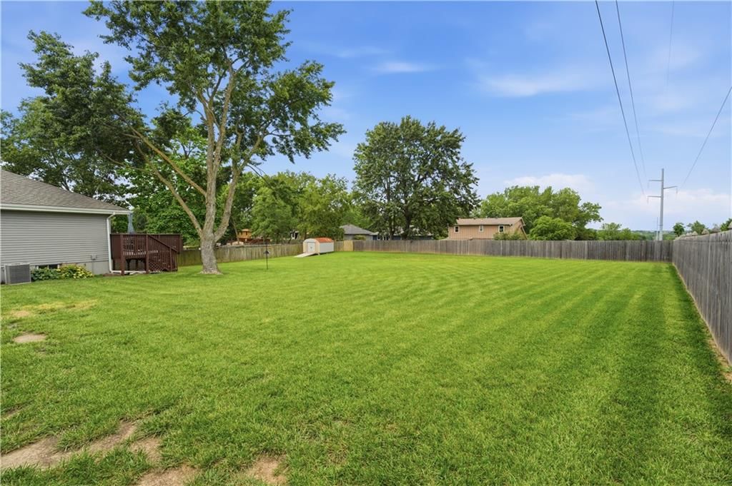 7928 N Euclid Avenue — photo 37