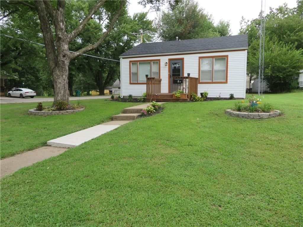 301 Oak Street, Valley Falls, KS
