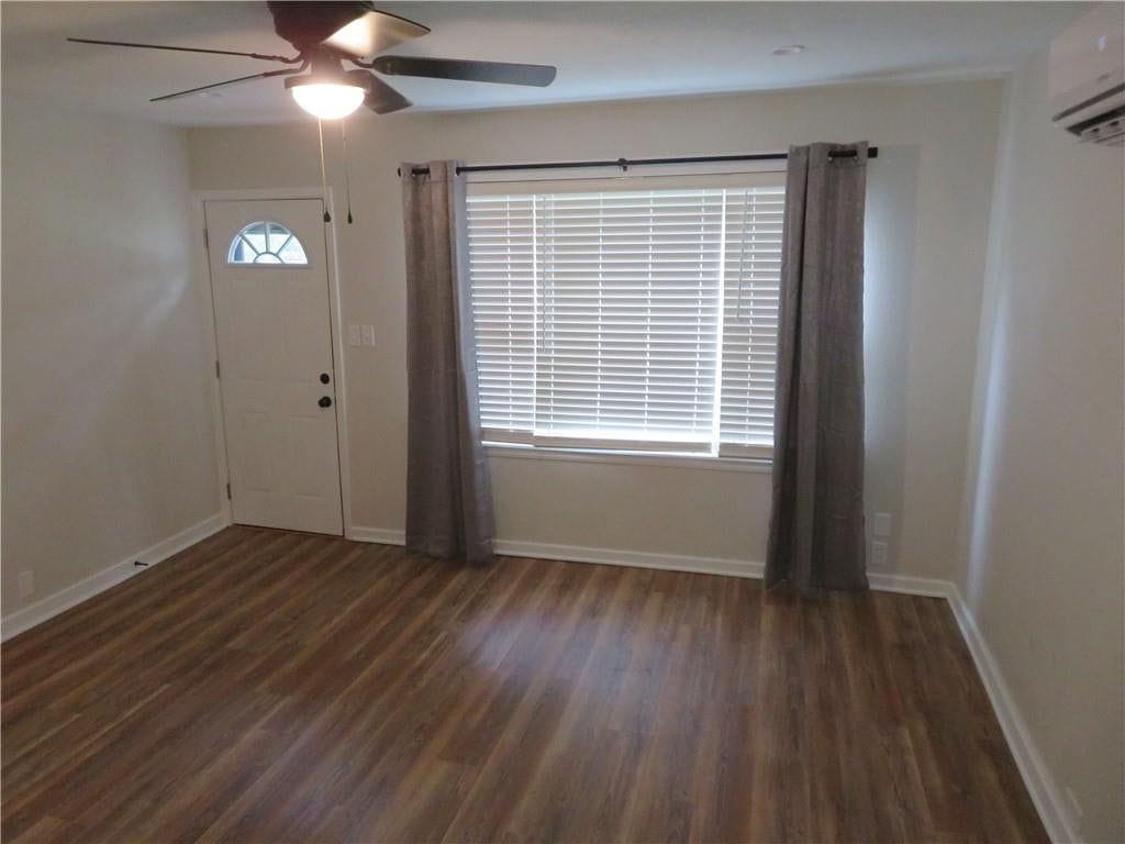 301 Oak Street — photo 4