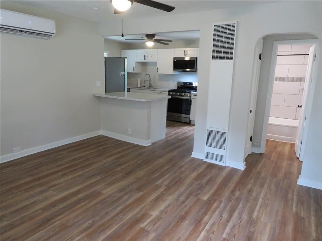 301 Oak Street — photo 5
