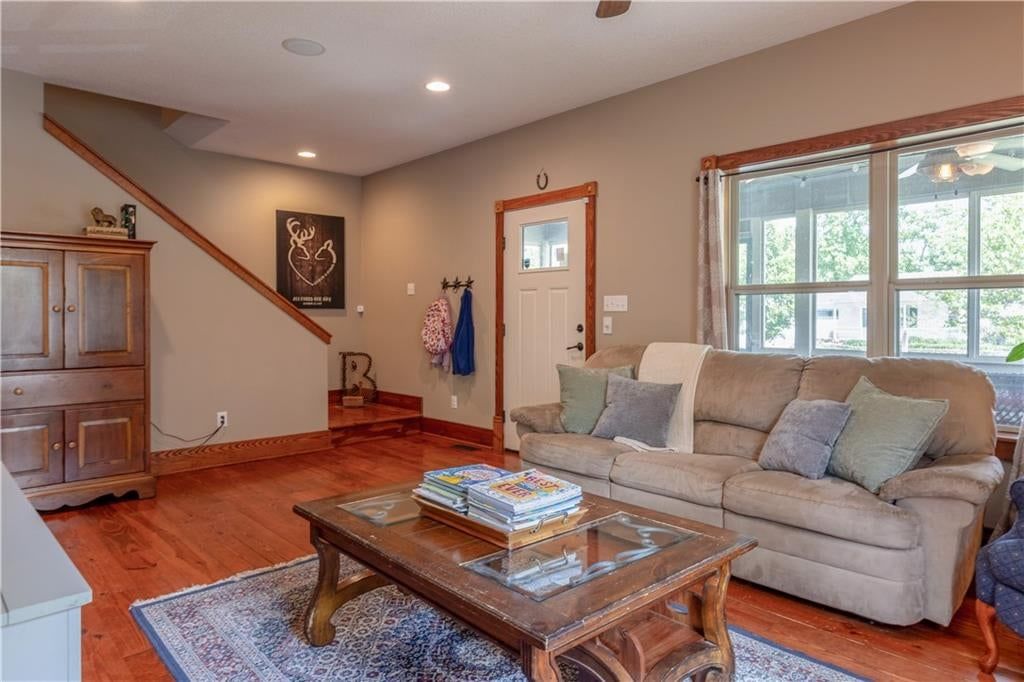 2035 Barker Avenue — photo 6