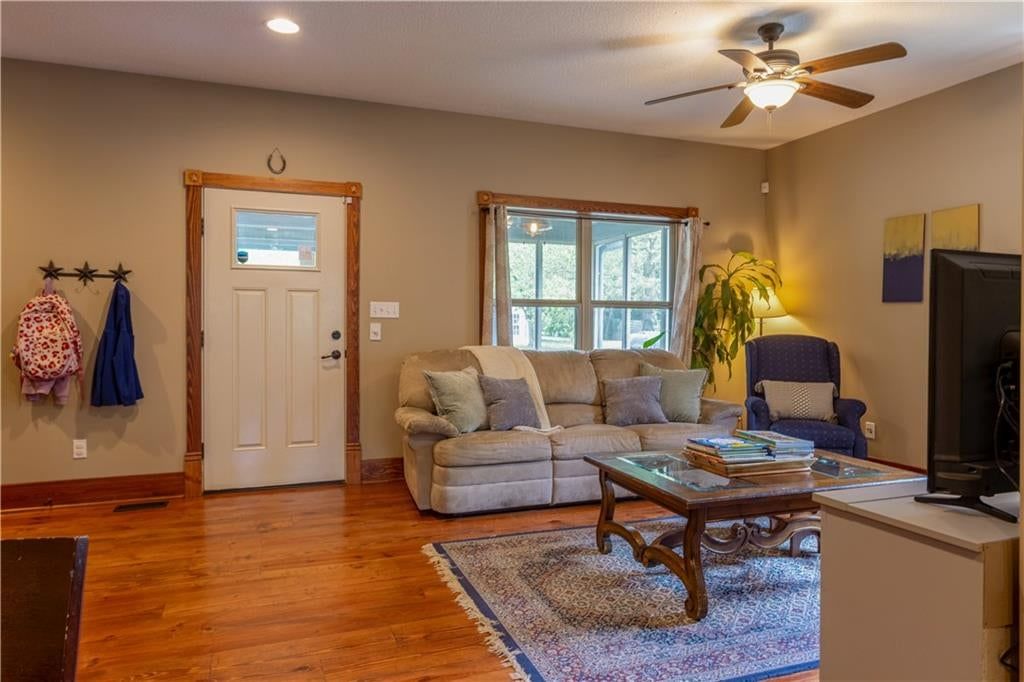 2035 Barker Avenue — photo 8