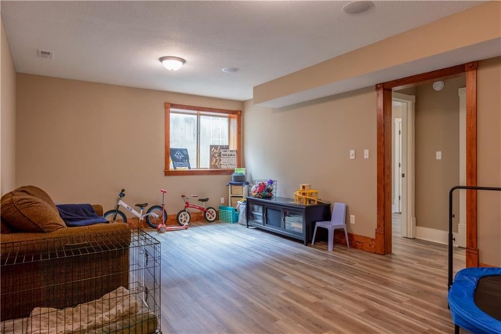 2035 Barker Avenue — photo 24