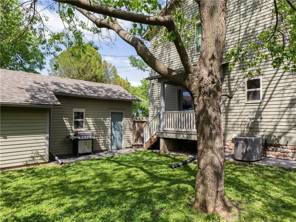 2035 Barker Avenue — photo 32